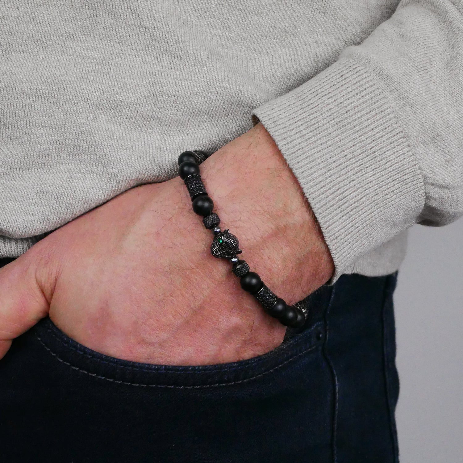 Armband mit Leopardenkopf, schwarz matt, Perlen und Metallelemente, Herren- und Damenarmband - 0