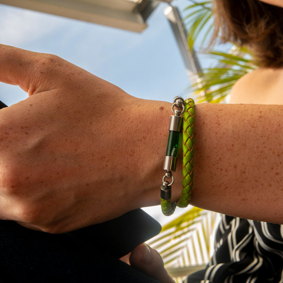 Armband mit Namen, Wickelarmband, Leder Grün, personalisiert