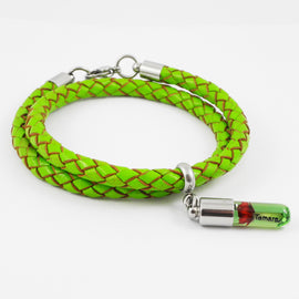 Armband mit Namen, Wickelarmband Leder grüen, mit Anhänger personalisiert